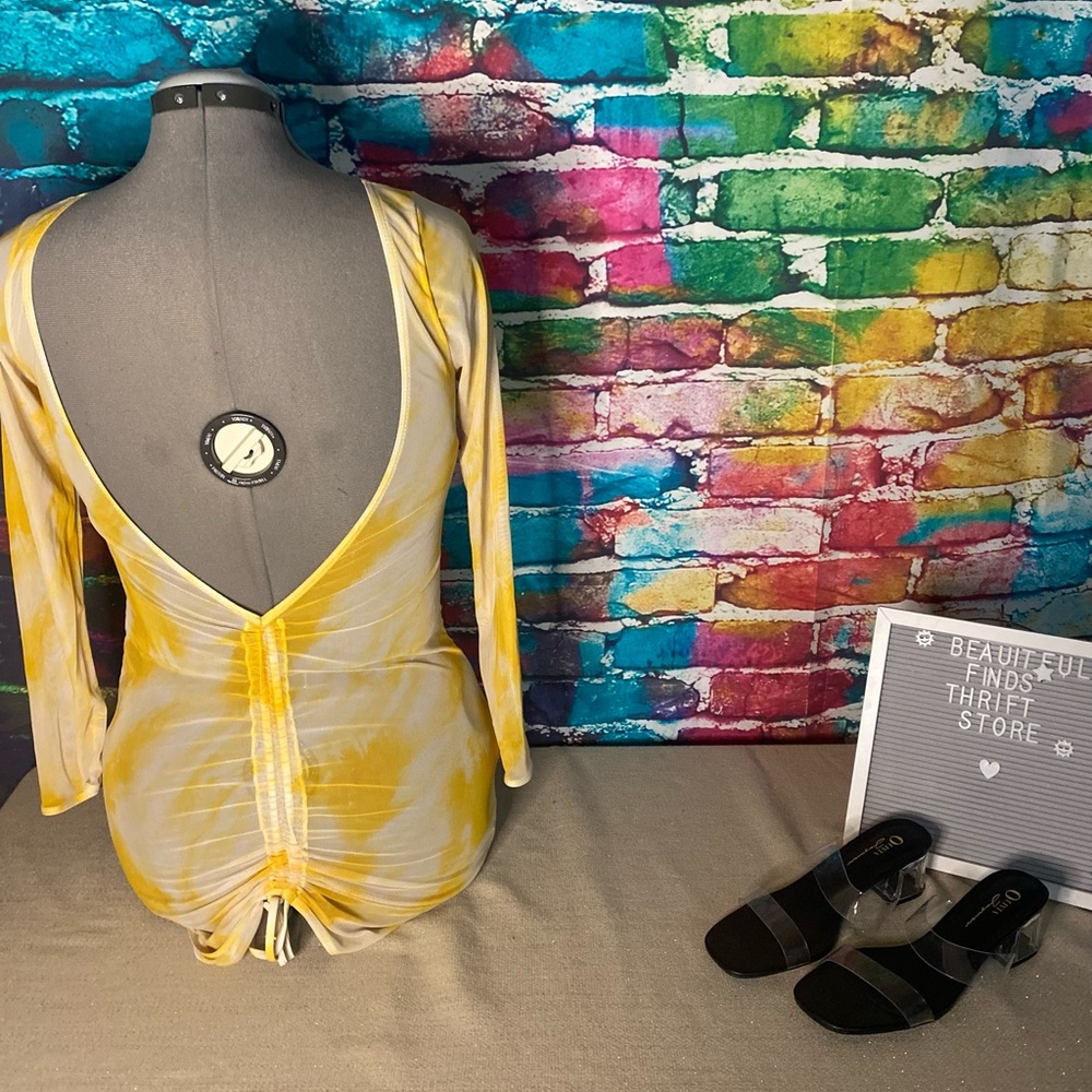 Yellow and white cover up size small. Shoe size 9